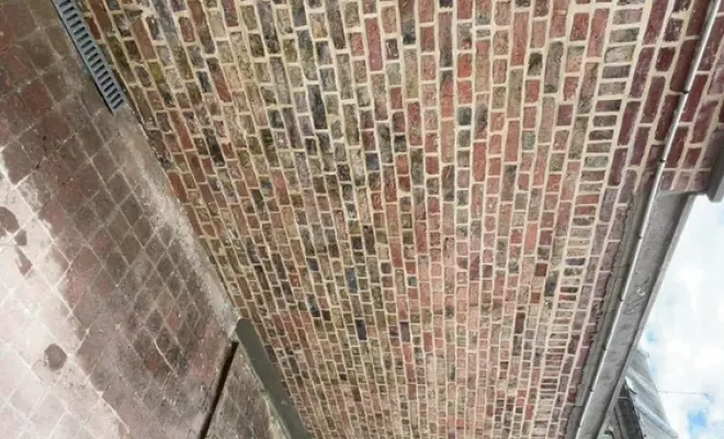 Ravalement d'un mur en brique à Amiens, Amiens, SARL BATTITAN